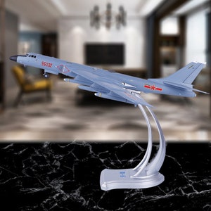 Diecast H-6k Militarized Combat Bomber Alloy Model 1:72 Scale Toy Gift Collection Simulation Display Decoration