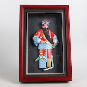 Hand-painted lacquer mask of Liu Bei statue