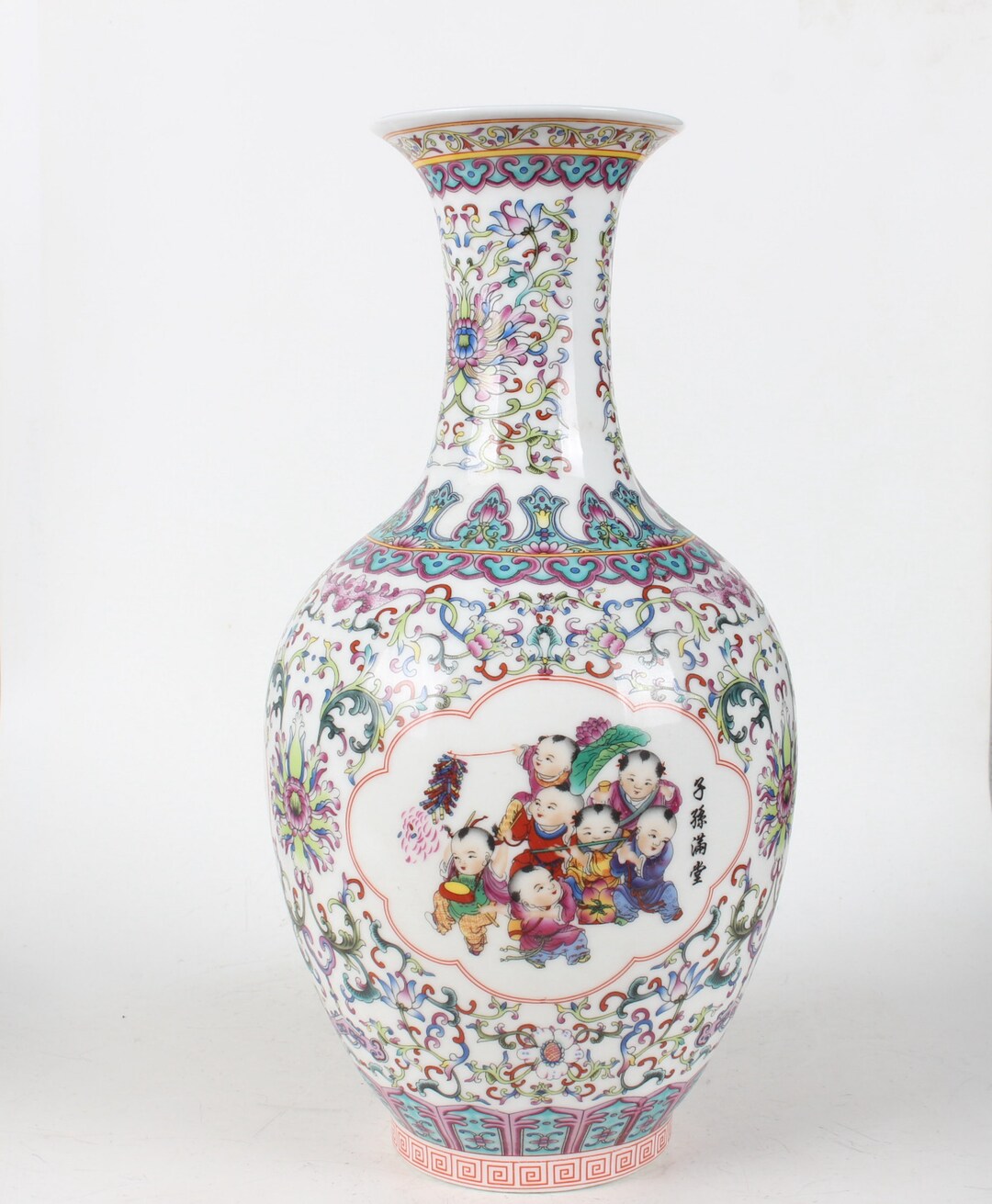 陶器の花瓶 手描きの装飾付き b260544e1a60bebe6db27a1e46f9b5