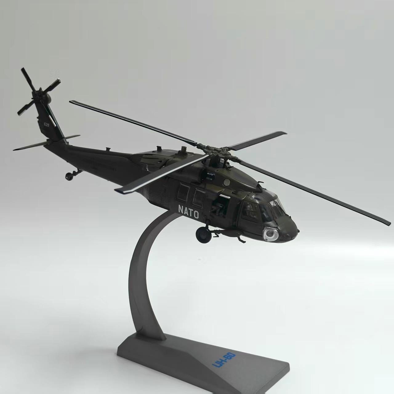 手作りのダイキャスト製 1/72スケール UH-60 ブラックホーク