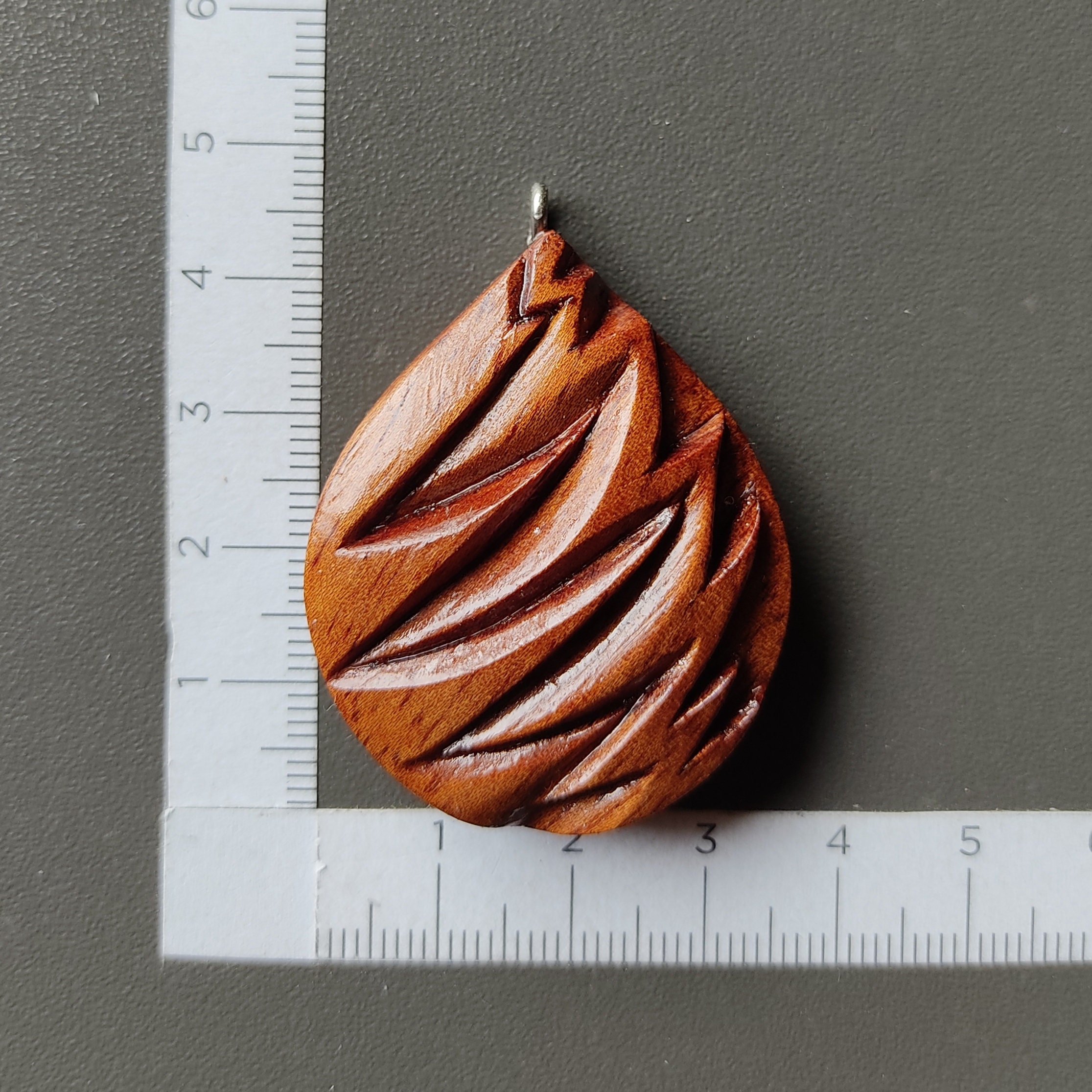 Collana con ciondolo in legno di mango hawaiano fatto a mano: regolabile da 18 a 20 pollici - Italia