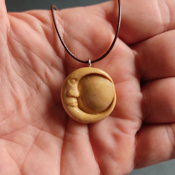 Collier Pendentif Ethnique En Os Et Bois - Forme Lune - Fabrication Artisanale Française - Neuf
