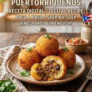 Peut inclure: Des boules de pommes de terre frites, dorées et croustillantes, dont une est coupée pour révéler une garniture de viande savoureuse. L'image contient du texte en espagnol et en anglais : "RELLENOS DE PAPA PUERTORRIQUEÑOS" et "RECETA DIGITAL / DIGITAL RECIPE".