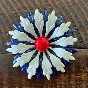 Vintage! 1950’s Patriotic Metal Enamel Brooch Pin!