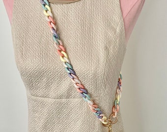Ciondolo per cellulare a catena spessa multicolore pastello, un regalo alla moda per ragazze adolescenti e donne.