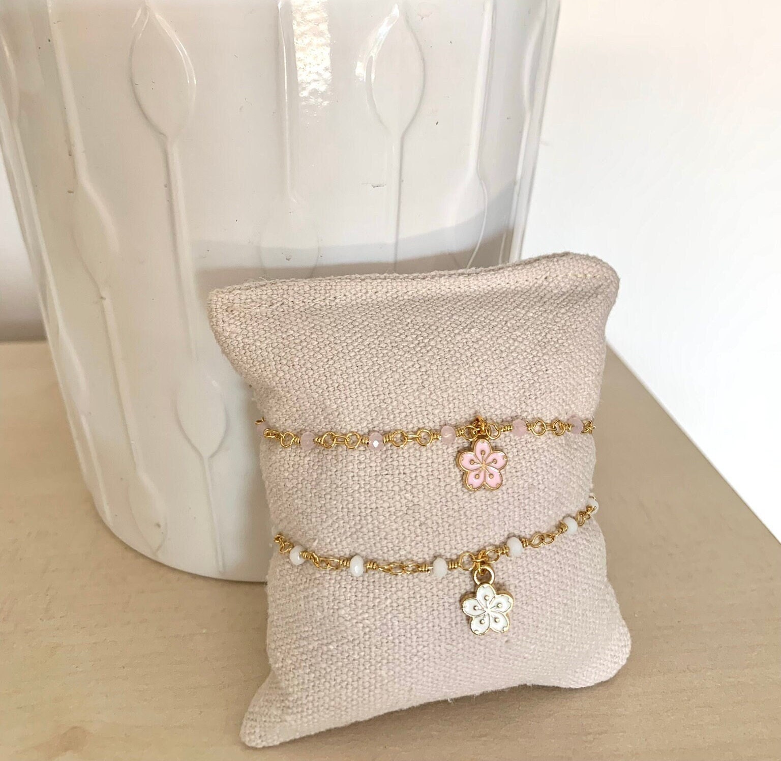 Pink Hibiscus Hawaiian Flower Pearl Bracelet – DinnerWear Jewelry