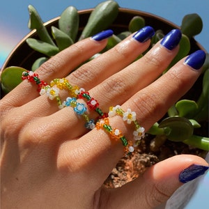 Beaded flower rings| floral jewelry | minimalist rings | y2k rings | cottagecore rings | fairycore rings | indie rings | boho