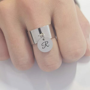 Anillo de medalla personalizado, Anillo colgante de encanto personalizable, Anillo personalizado para mamá, regalo de nacimiento, Regalo para ella imagen 5