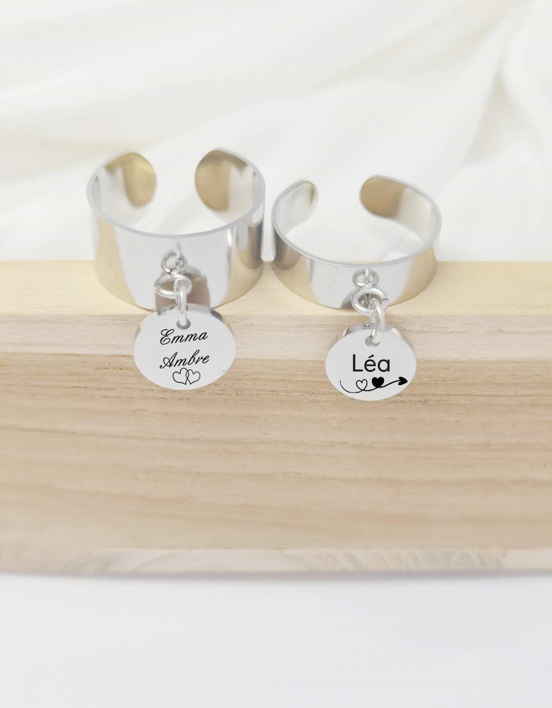 Anillo de medalla personalizado, Anillo colgante de encanto personalizable, Anillo personalizado para mamá, regalo de nacimiento, Regalo para ella imagen 1