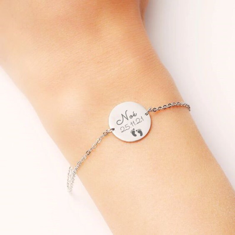 Bracelet médaille personnalisé à graver avec chaîne fine acier inoxydable, Bracelet nom, Cadeau femme, Cadeau maman, Cadeau Saint Valentin image 2