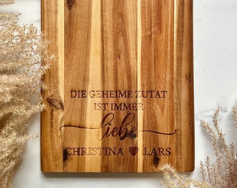 Großes Schneidebrett personalisiert, aus Akazie, Hochzeitsgeschenk, Paargeschenk mit Herz zur Hochzeit, die geheime Zutat ist immer Liebe