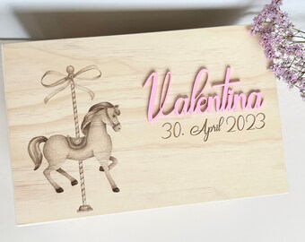 Boîte à souvenirs bébé nostalgie cheval boîte en bois personnalisée gravée avec nom et dates en acrylique