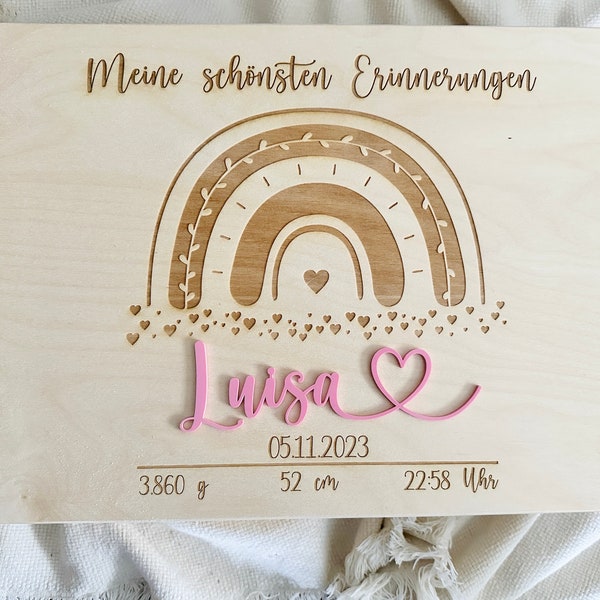 Erinnerungskiste Regenbogen aus Holz personalisiert Holzkiste für's Baby mit Acryl Name und Daten graviert