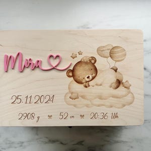 Caja de Memoria de Madera Baby Bear Girl Caja de Madera Personalizada para Bebé Grabada con Nombre y Fechas en Acrílico