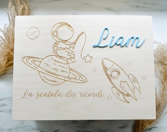 Boîte souvenir en bois Baby Astronaut, boîte en bois personnalisée pour le bébé, gravée avec nom et dates en acrylique