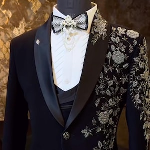 Czarny, ręcznie robiony smoking męski, smoking zaręczynowy, garnitur na przyjęcie koktajlowe, garnitur dla drużbów | Darmowa muszka i broszka do pracy
