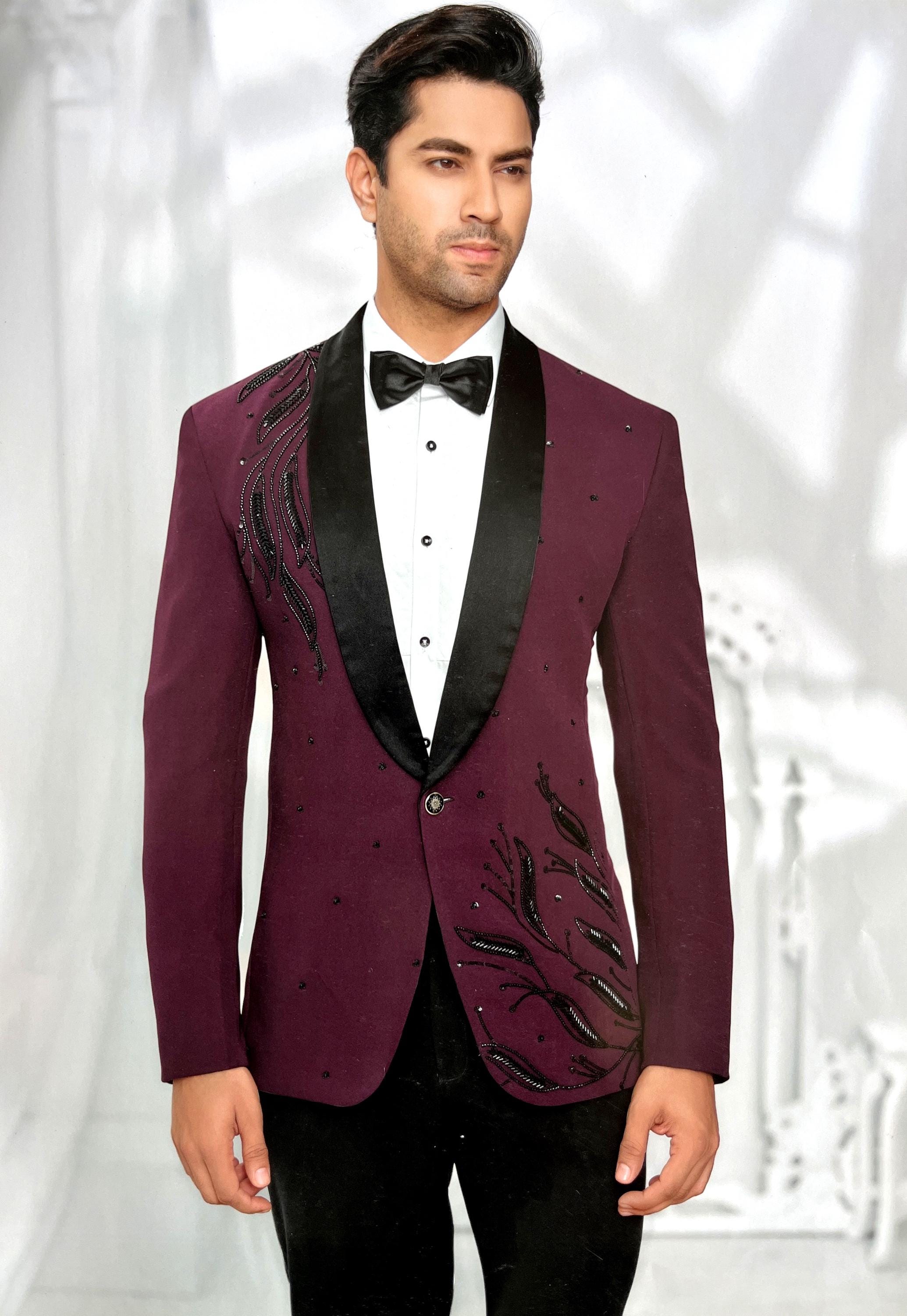 Gris Traje Negro Camisa Tinta Traje Negro Con Corbata Morada