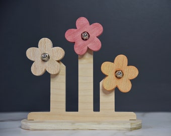 Flower Shaped Flavored Balsa Wood Chews on Stand for Rabbits & Small Animals