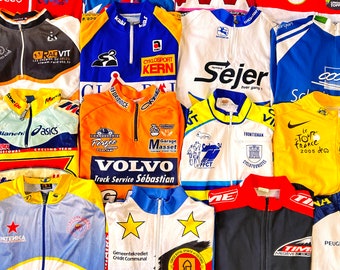 Boîte vintage mystère de 10 chemises de cyclisme - Tri aléatoire, lot en vrac, vêtements rétro, sélection originale, lots vintage en gros à revendre