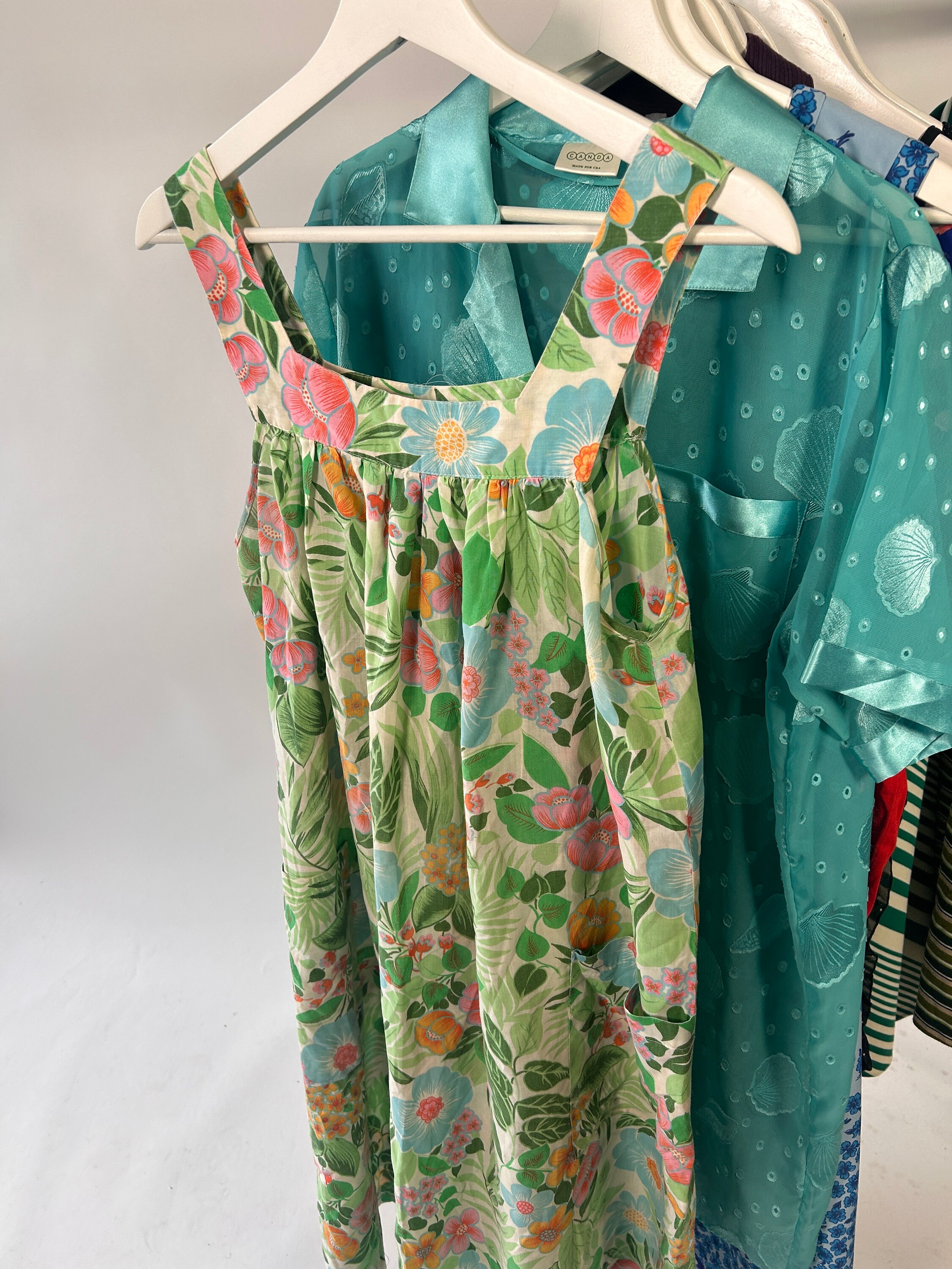 10x Vintage 80's & 90's Dresses Mix - Bulk Lot Retro Clothing - Curated  Original Vintage Wholesale Bundles to Resell - Etsy