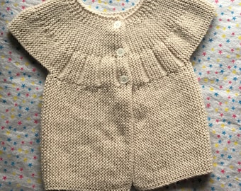 Beige short-sleeved bra knitted in 6 months for baby, baby top, baby sleeveless vest