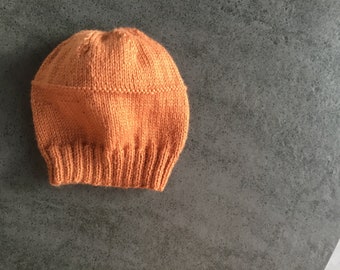 Knitted brown hat for baby from 3 to 6 months