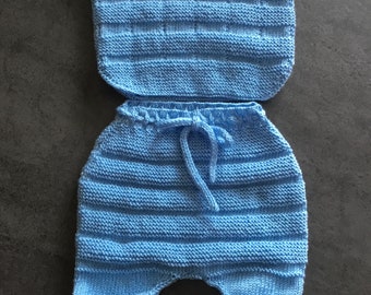 Blue set of short pants and short-sleeved sweater for baby from 3 to 6 months