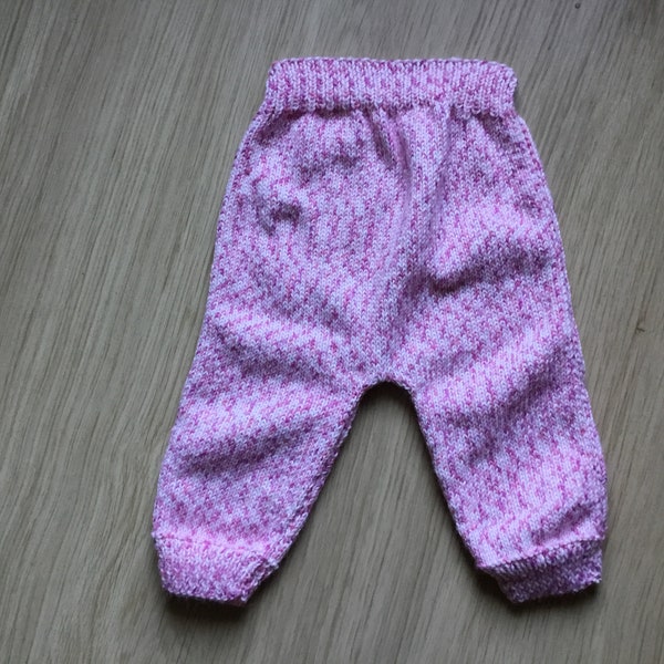 Pantalon  chiné rose et blanc tricoté en laine pour bébé de 3 à 6 mois.