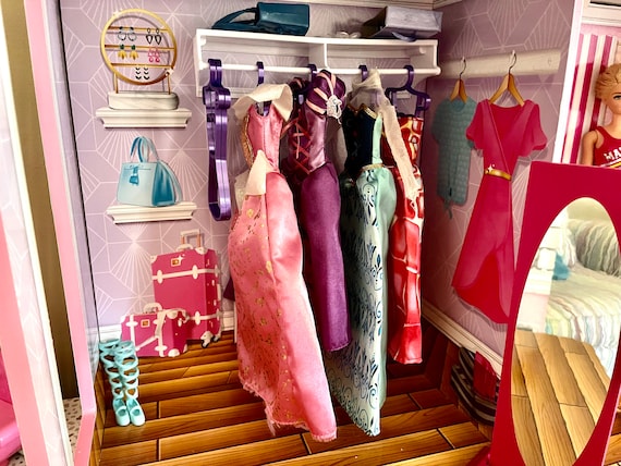 Barbie closet with hangers hotsell