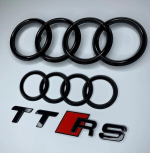 Logo RS3 Noir Brillant Avec Inserts Rouges - Pack De 2 (pour Calandre Et Coffre) - Pour Audi RS3 - Montage Par Vis Ou Adhésif