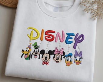Camiseta bordada do Mickey da Disney, camiseta para viagem com amigos, camiseta para férias na Disneylândia em 2026, camiseta para grupo Disney arco-íris, roupa para viagem em família