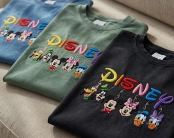 Camiseta Disney Mickey Mouse Bordada com Lavagem Mineral, Mickey, Minnie, Donald, Pateta e Pluto - Presente Perfeito para Férias Mágicas no Parque