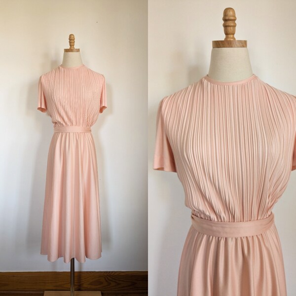 Vintage 70s pink pleated midi satin dress, chic formal short sleeve flowy gown, belted, a-line, Liz Roberts, women's size 4/6
