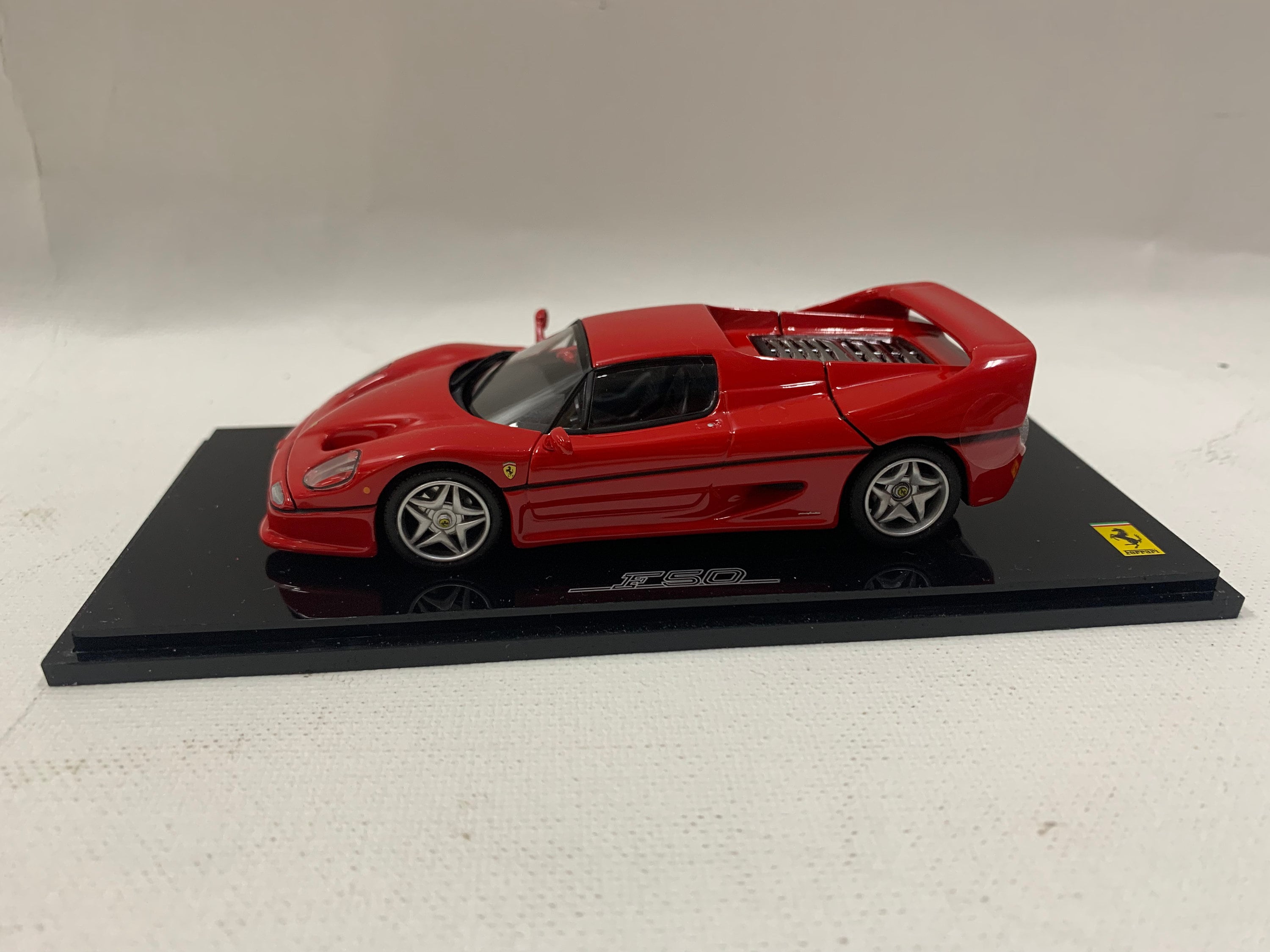 Amazon.co.jp: 京商 1/43 フェラーリ F50 レッド K05091R 完成品