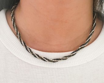 Seed Bead Choker Necklace, Dainty Minimalist Beaded Necklace, Beige Coral Layering Jewelry