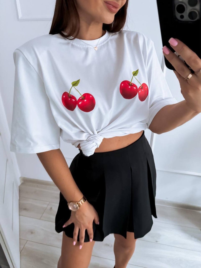 Camiseta neutral de género estampada con diseño de cereza, ropa de verano imagen 2