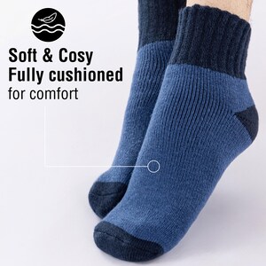 Puede incluir: Un par de calcetines de tobillo azules y azul oscuro con un dise&ntilde;o suave y c&oacute;modo, totalmente acolchado para mayor comodidad. Los calcetines est&aacute;n hechos de un material suave y transpirable y son perfectos para el uso diario.