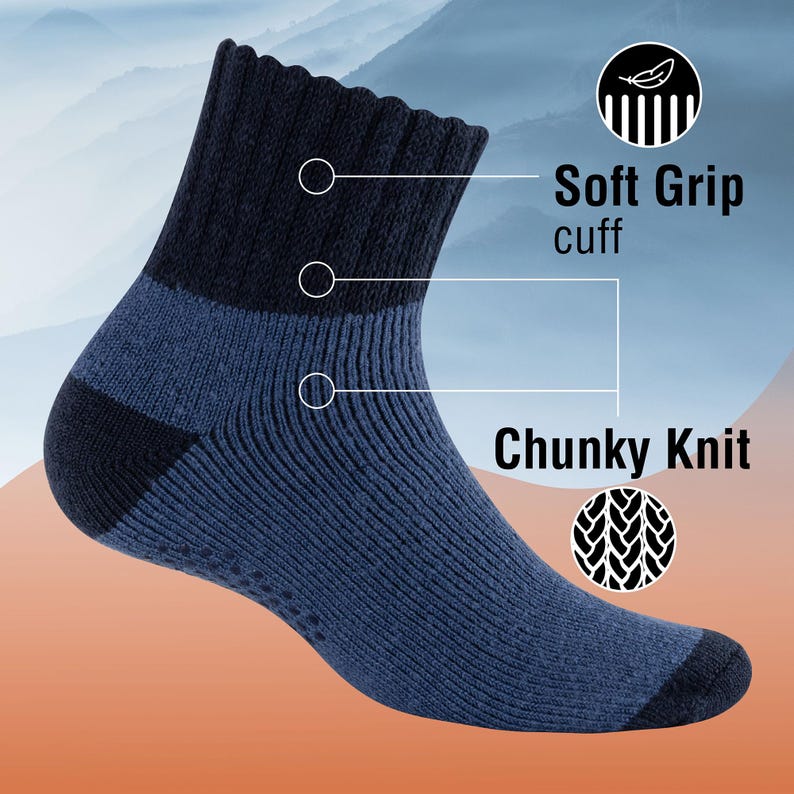 Puede incluir: Calcetines de tobillo azules y negros con un dise&ntilde;o de punto grueso y un pu&ntilde;o de agarre suave. Los calcetines tienen un patr&oacute;n texturizado y est&aacute;n dise&ntilde;ados para la comodidad y la calidez.