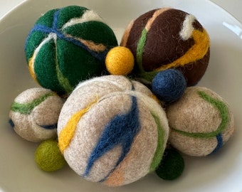 Bolas decorativas hechas a mano cubiertas de fieltro: varios tamaños, 9 en total