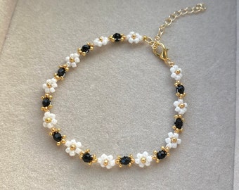 Beaded Flower Bracelet, Daisy Bracelet, Black Floral Bracelet, Aesthetic Flower Bracelet, Bridgerton Jewellery, Gift for Her, Birthday Gift