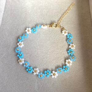 Beaded Flower Bracelet, Daisy Bracelet, Blue Floral Bracelet, Aesthetic Flower Bracelet, Gift for Her, Birthday Gift