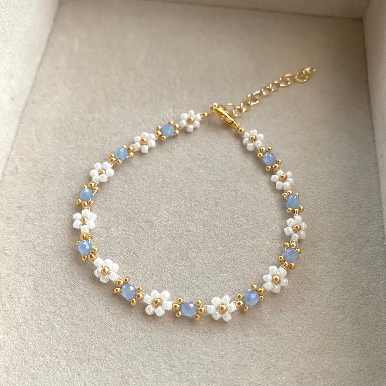 Beaded Flower Bracelet, Daisy Bracelet, Blue Floral Bracelet, Aesthetic Flower Bracelet, Bridgerton Jewellery, Gift for Her, Birthday Gift image 1