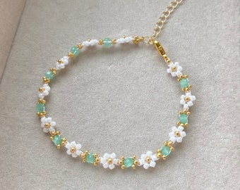 Beaded Flower Bracelet, Daisy Bracelet, Green, Floral Bracelet, Aesthetic Flower Bracelet, Green Bracelet, Gift for Her, Birthday Gift