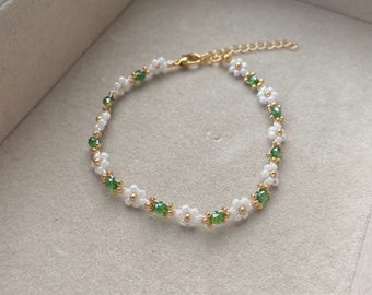 Beaded Flower Bracelet, Daisy Bracelet, Green Floral Bracelet, Aesthetic Flower Bracelet, Bridgerton Jewellery, Gift for Her, Birthday Gift