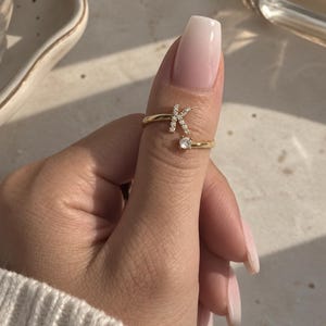 Bague initiale plaquée or : Bague personnalisée ajustable avec lettre