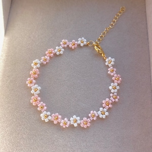 Beaded Flower Bracelet, Daisy Bracelet, Pink Floral Bracelet, Aesthetic Flower Bracelet, Gift for Her, Birthday Gift