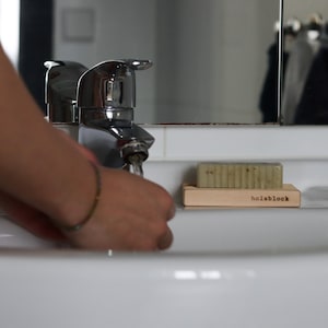 Jabonera de madera con jabón | Madera de pino | jabonera de madera