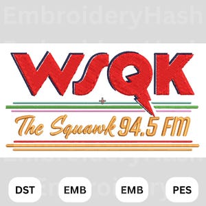 Può includere: Testo ricamato rosso "WSQK" con un fulmine, sopra "The Squawk 94.5 FM" in oro. Il design include linee orizzontali verdi, rosa e arancioni. L'immagine mostra anche tipi di file di ricamo.