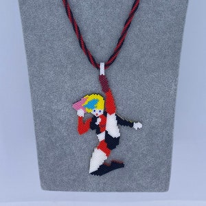 Colar feminino com pingente de super herói