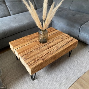 Upcycling Couchtisch Wohnzimmertisch Balken Bauholz Altholz Rustikal Landhaus Industrial Bild 3